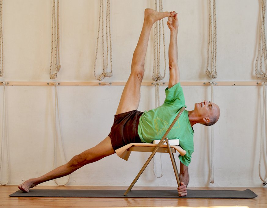 Eyal Shifroni in Vasisthasana with yoga props